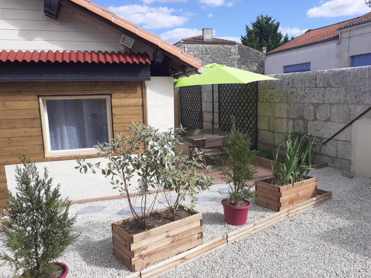 Le Clos Des Passiflores ปงส์ ภายนอก รูปภาพ