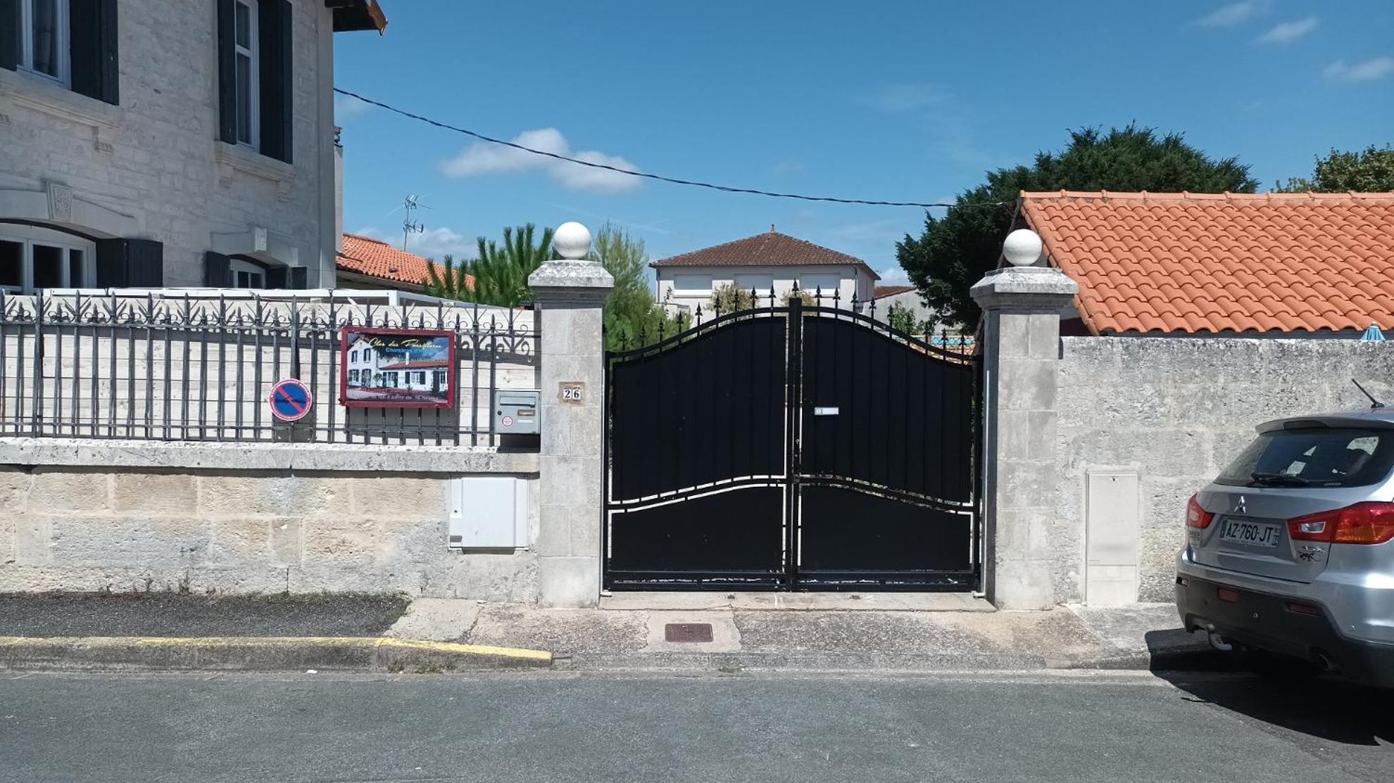 Le Clos Des Passiflores ปงส์ ภายนอก รูปภาพ